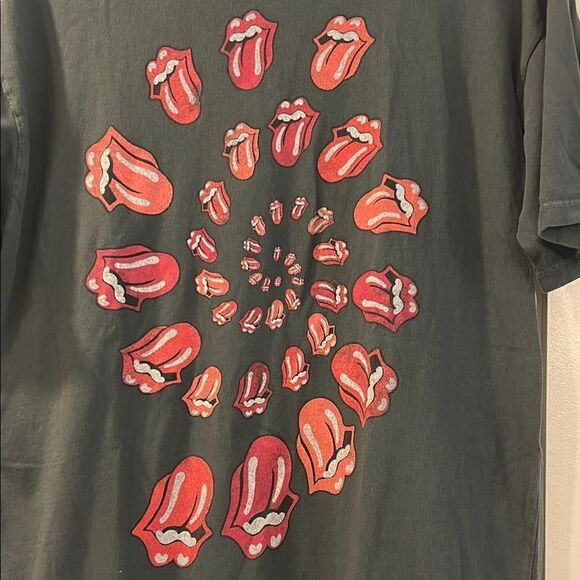 Daydreamer Graphic Rolling Stones Dark Gray T-Shirt, Size Medium - Picture 2 of 8